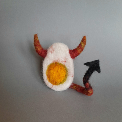 Deviled Egg. Needle felted sculpture, 2024.
SOLD.